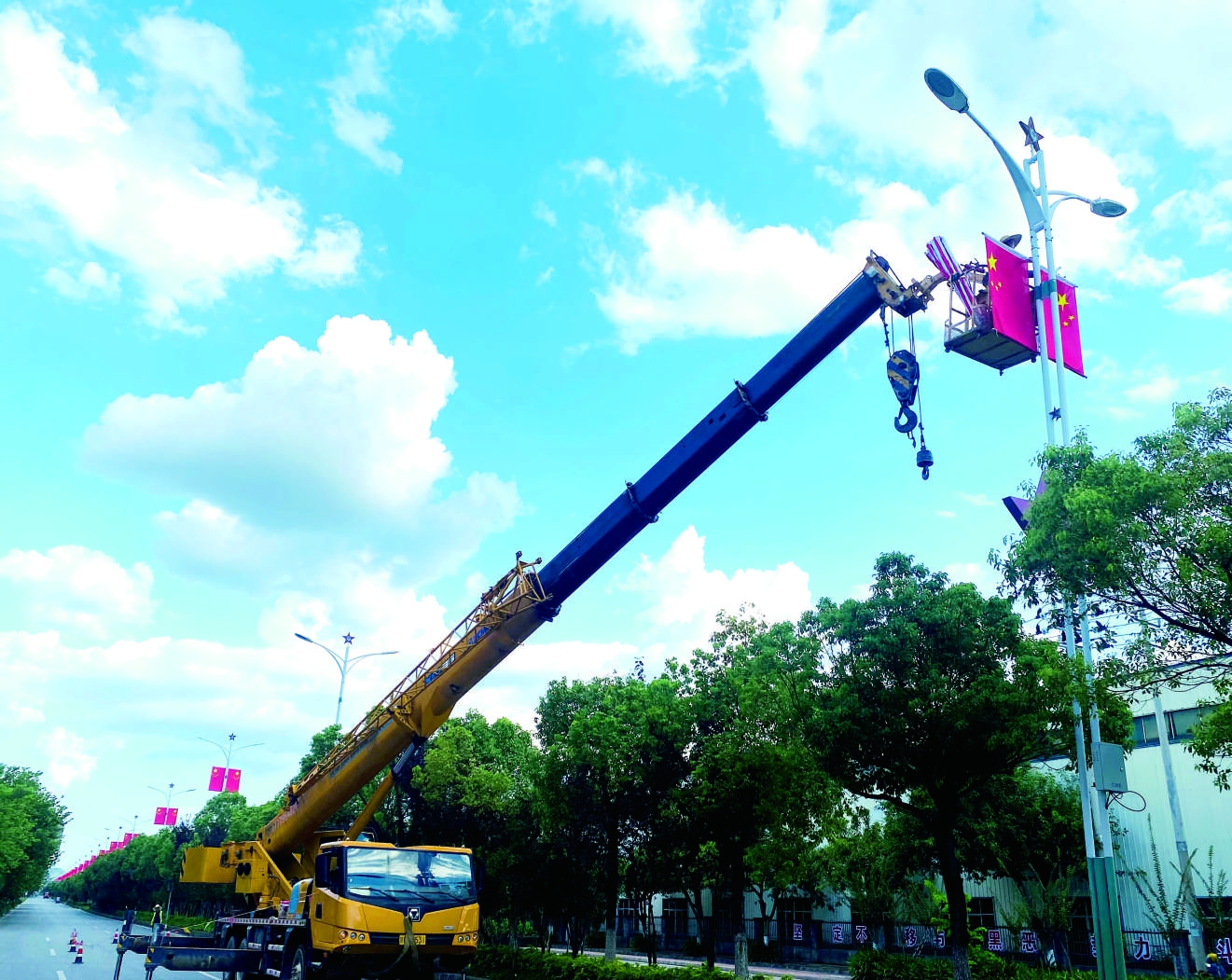 瑞金：掛國旗迎國慶 處處洋溢“中國紅”